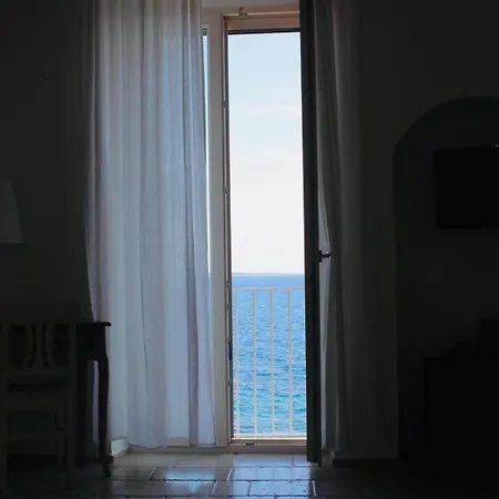 Couette-café Finestra Sul Mare 3*