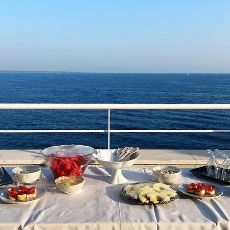 Finestra Sul Mare Couette-café 3*
