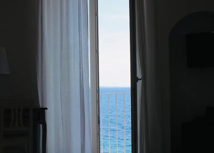 فندق مبيت وإفطار Finestra Sul Mare 3*